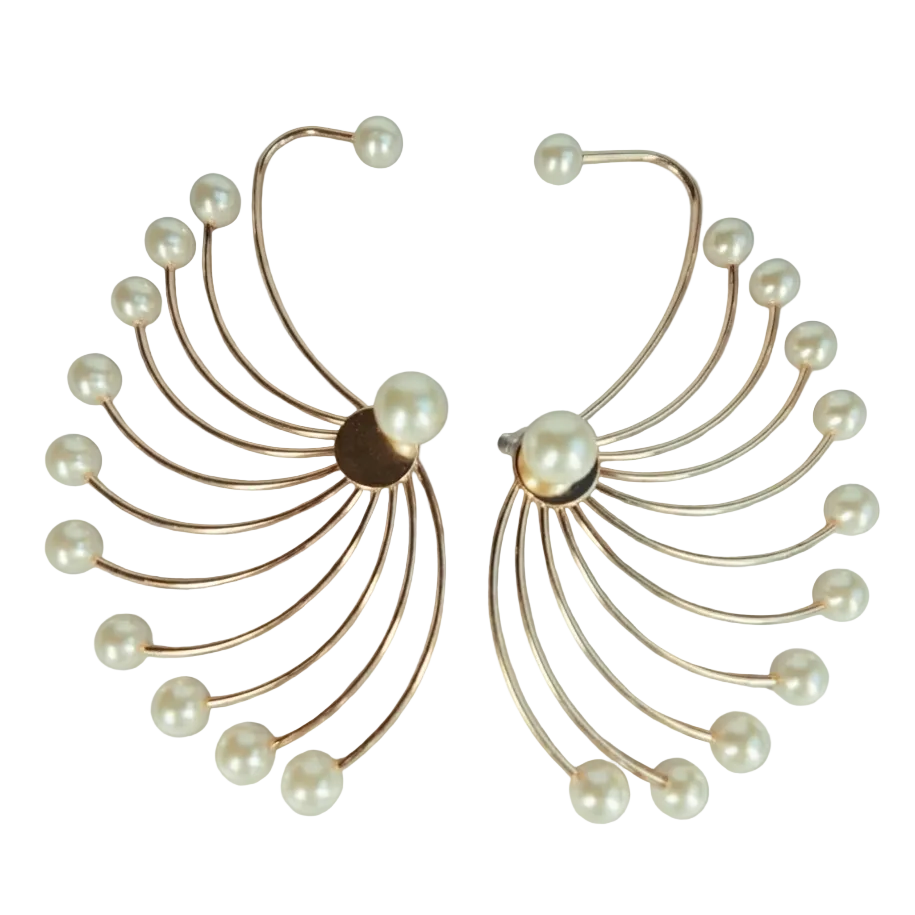 Gold earrings with pearls 